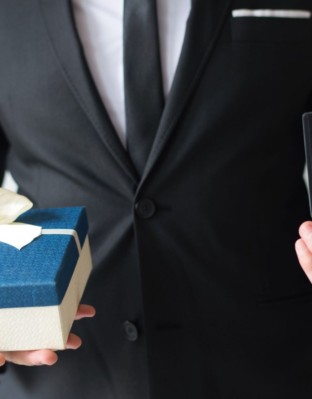 close-up-businessman-buying-christmas-gift-using-credit-card